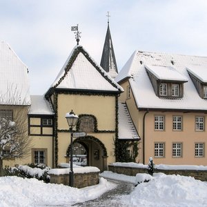 Auch im Winter sehenswert: Klosterpforte in Bersenbrück
