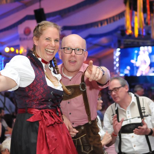 Ausgelassene Partystimmung auf dem Hollager Oktoberfest.