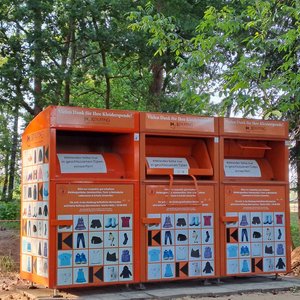 Altkleider-Sammelcontainer an der Ziegeleistraße in Hollage