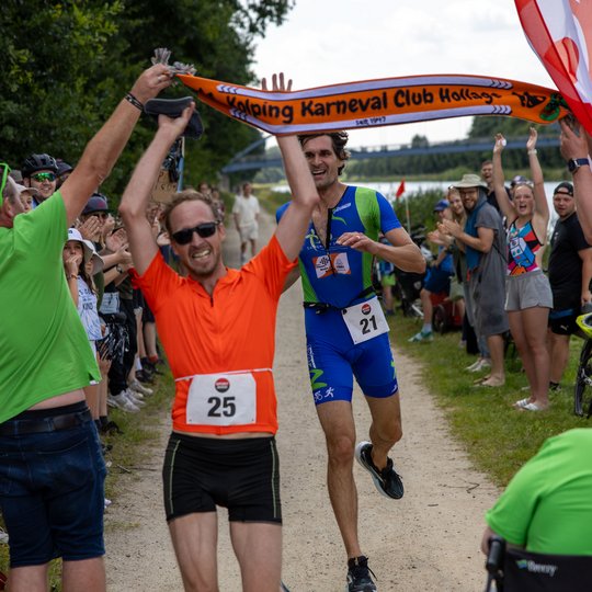 Fotofinish: Markus Keeve gewinnt mit hauchdünnem Vorsprung vor Folkert Schultz.