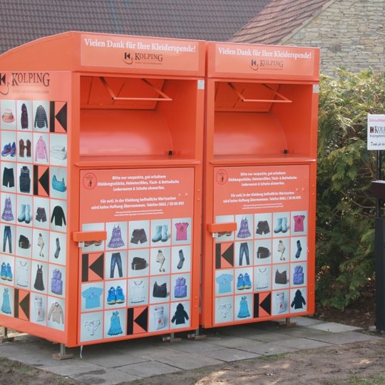 Sammelcontainer an der Winfriedstraße in Hollage (im Bereich der Einmündung Maschweg und Fürstenauer Weg) 