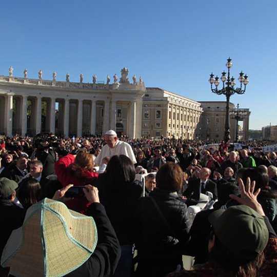 Nah an Papst Franziskus waren die Pilger aus Hollage.