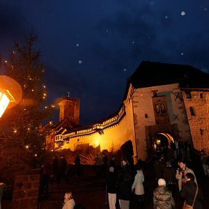 Die Wartburg erwartet ihre Gäste zum historischen Weihnachtsmarkt. Foto: Andreas Weise / factum