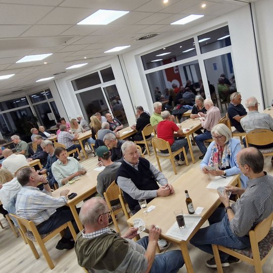 Volles Haus: 42 Personen nahmen am Doppelkopfturnier teil. Doppelkopfturnier im Philipp-Neri-Haus.