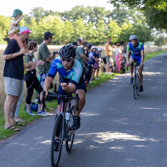 Radfahrer beim Kanal-Cup.