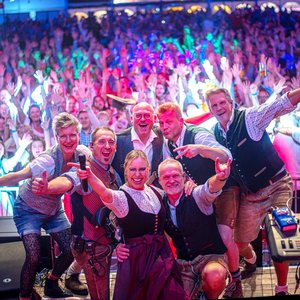 Die Münchner Band Take Five wird wie hier zuletzt 2023 das Hollager Festzelt rocken. Die Münchner Band Take Five wird wie hier zuletzt 2023 das Hollager Festzelt rocken.
