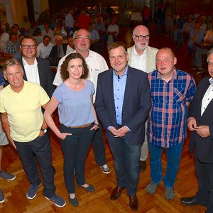 Diskutierten über die Wallenhorster Kommunalpolitik in den kommenden fünf Jahren (von links): Christian Nobis (Piraten), Alfons Börger (WWG), Dirk Hagen (CDW), NOZ-Redakteurin Sandra Dorn, Manfred Hörnschemeyer (FDP), Guido Pott (SPD), Arnulf Nüßlein (Grüne), Michael Riemann (Linke) und Clemens Lammerskitten (CDU).