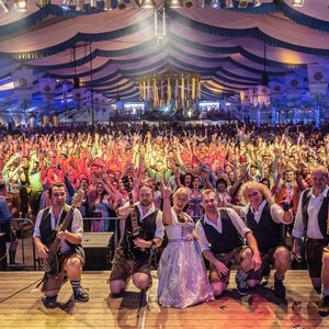 Die Münchner Band 089 im Hollager Festzelt.