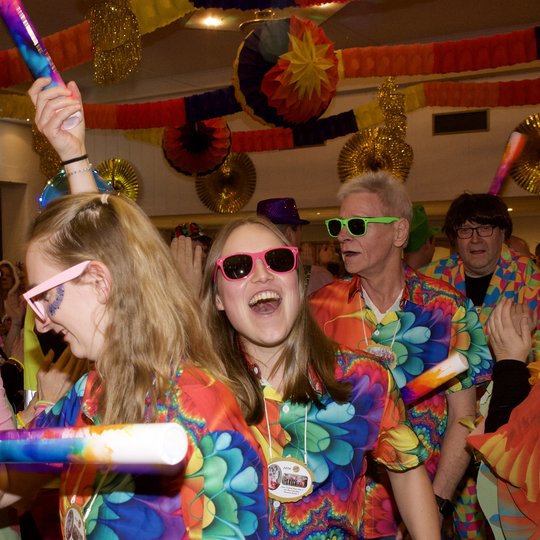 Der Elferrat zieht in den Saal ein.