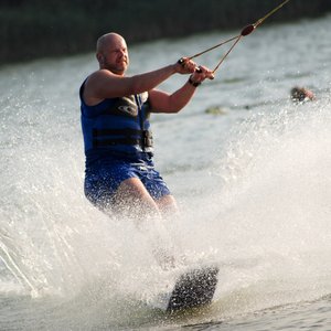 Das Wasserskifahren am Alfsee ist fester Bestandteil der Hollager Pfarrfestwoche.