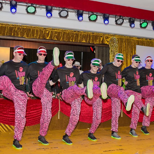 Die Hupfdolls sorgen für Stimmung. Wer von der neu zusammengestellten Truppe Erfahrung mitbringt und wer noch ein paar Trainingseinheiten benötigen kann, lässt sich phasenweise erahnen.
