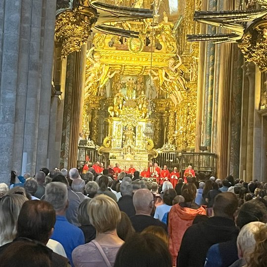Gottesdienst in Santiago mit dem riesigen Weihrauchfass