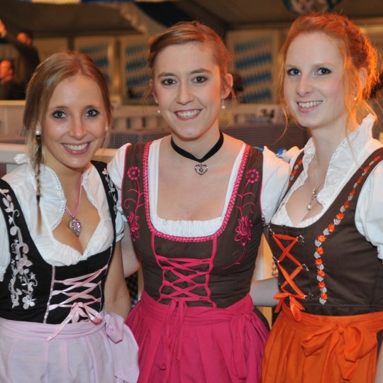 Eintrittskarten für das Hollager Oktoberfest sind ab 27. Juli erhältlich - die Wiesnboxen (hier im Bildhintergrund) können ab 3. Juli gebucht werden.